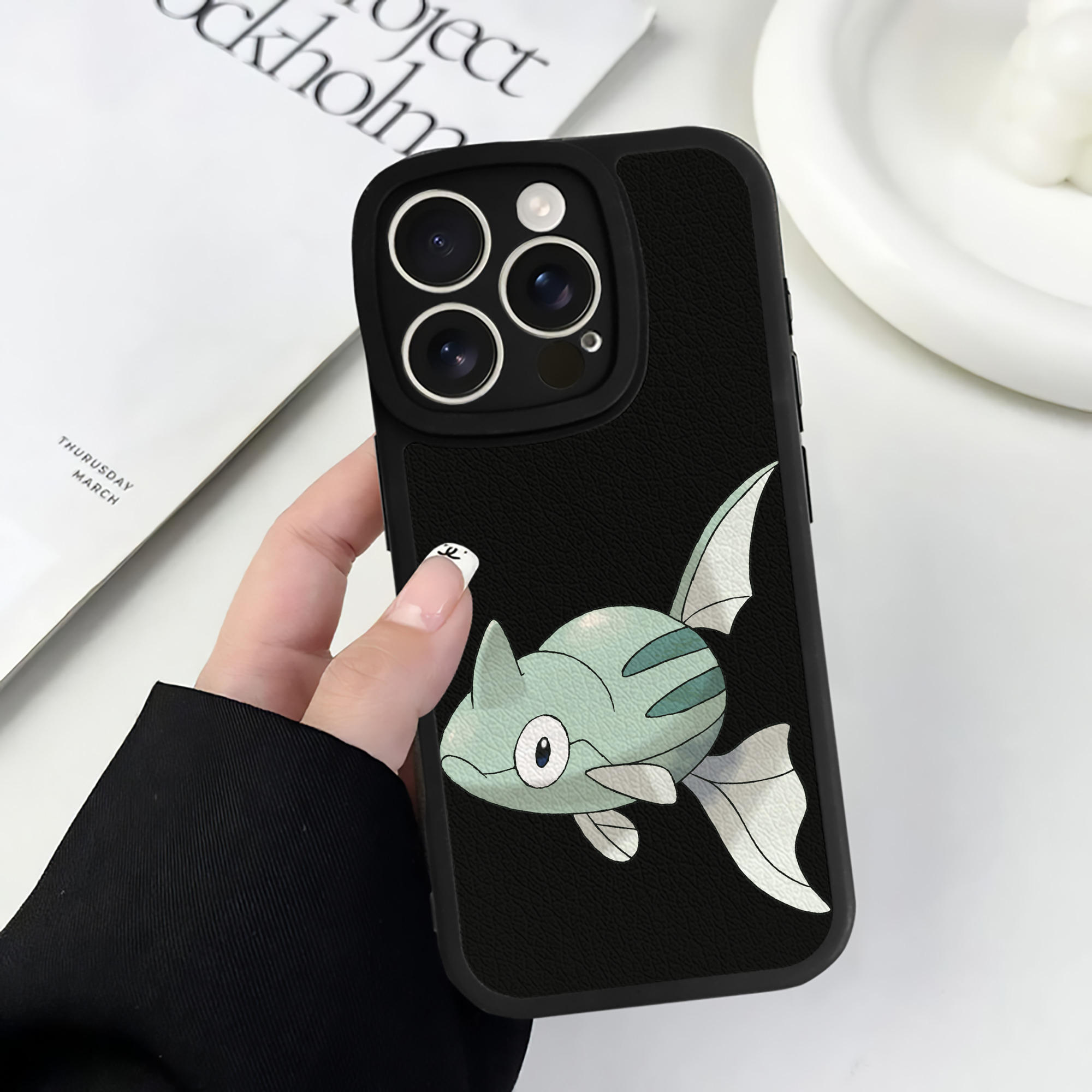 （画像用） ポケットモンスター Pokémon 【iPhone 16シリーズ対応】シリコンスマホケース（レザー調） 材質：シリコン